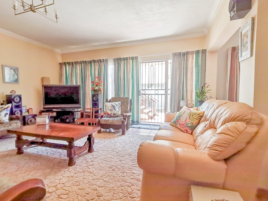 7 Bedroom Property for Sale in Parklands Western Cape